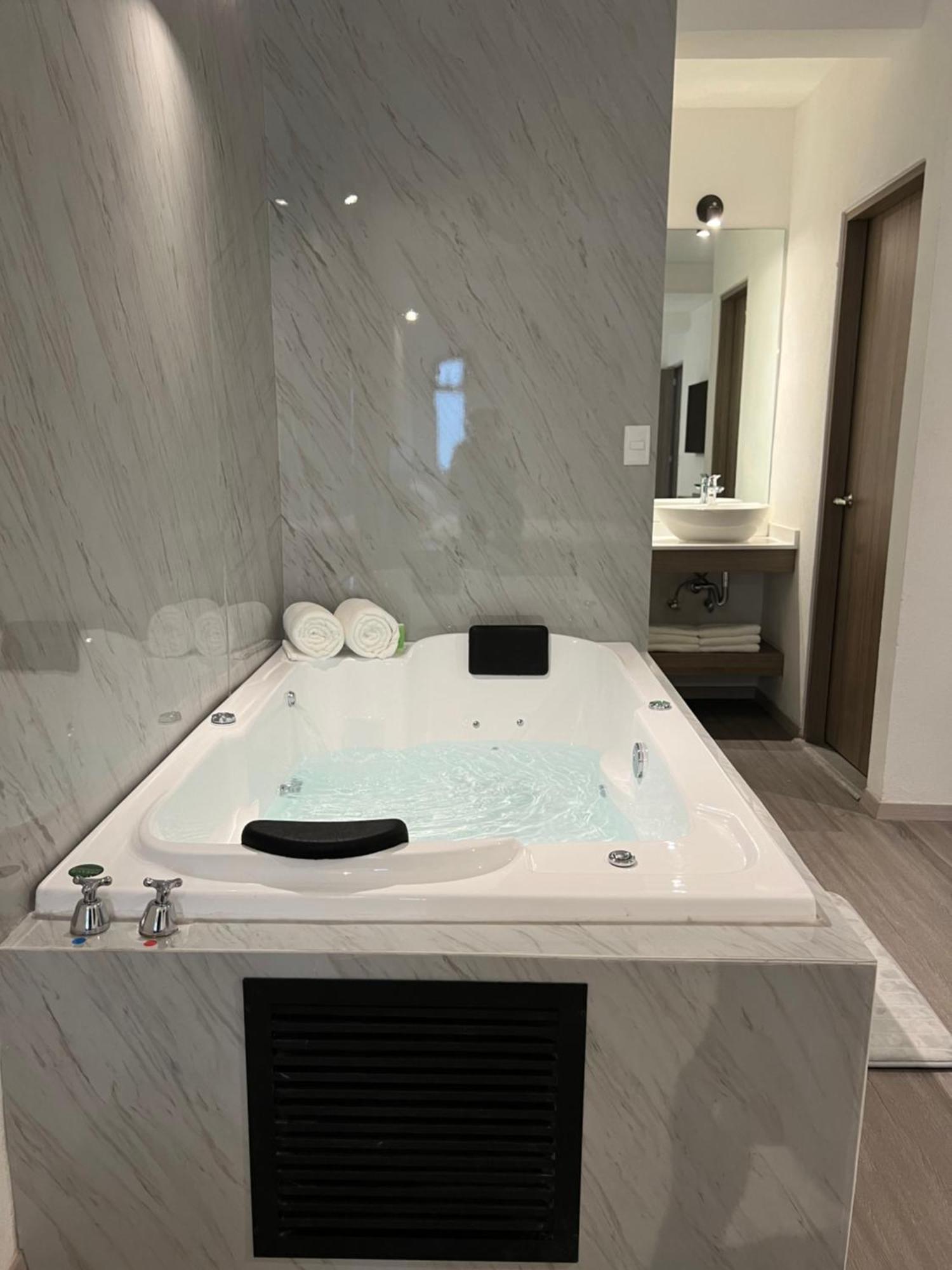 Hotel Blanco Pachuca Eksteriør bilde